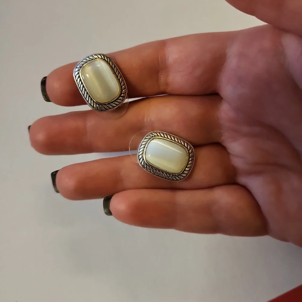 3/$25 ✨️ Pendant & Earring Set - Picture 9 of 9